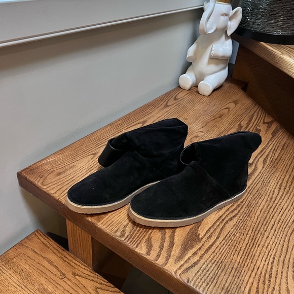 Stuart Weizman suede boots - Picture 2 of 11